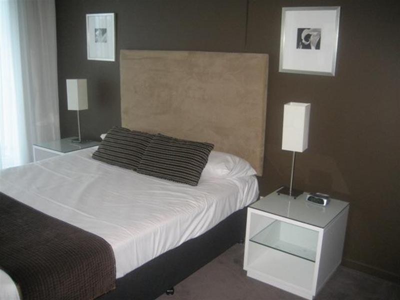 23 Ferny Avenue, Surfers Paradise QLD 4217