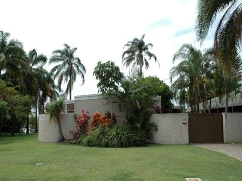 13 The Corso, Isle Of Capri QLD 4217
