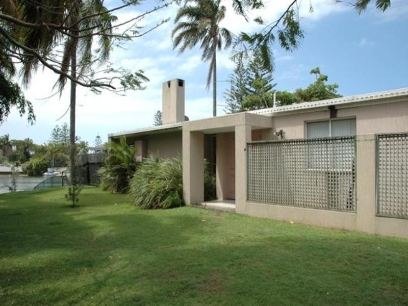 13 The Corso, Isle Of Capri QLD 4217