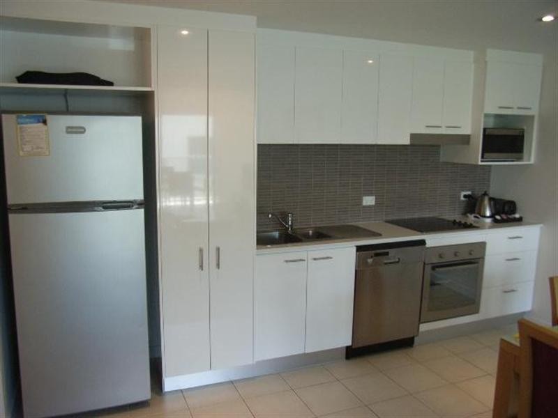 33 T E Peters Drive, Broadbeach QLD 4218