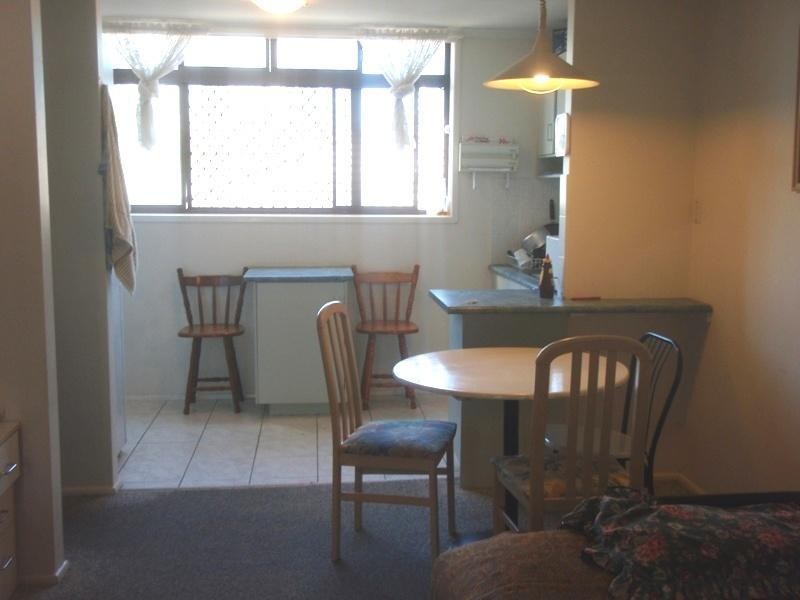 19 Leonard Avenue, Surfers Paradise QLD 4217