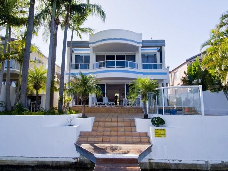 201 Stanhill Drive, Chevron Island QLD 4217