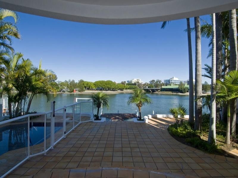 201 Stanhill Drive, Chevron Island QLD 4217