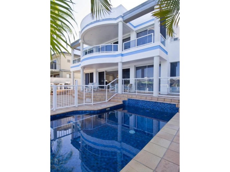 201 Stanhill Drive, Chevron Island QLD 4217