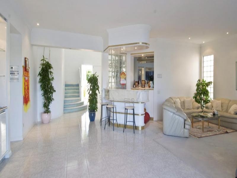 201 Stanhill Drive, Chevron Island QLD 4217