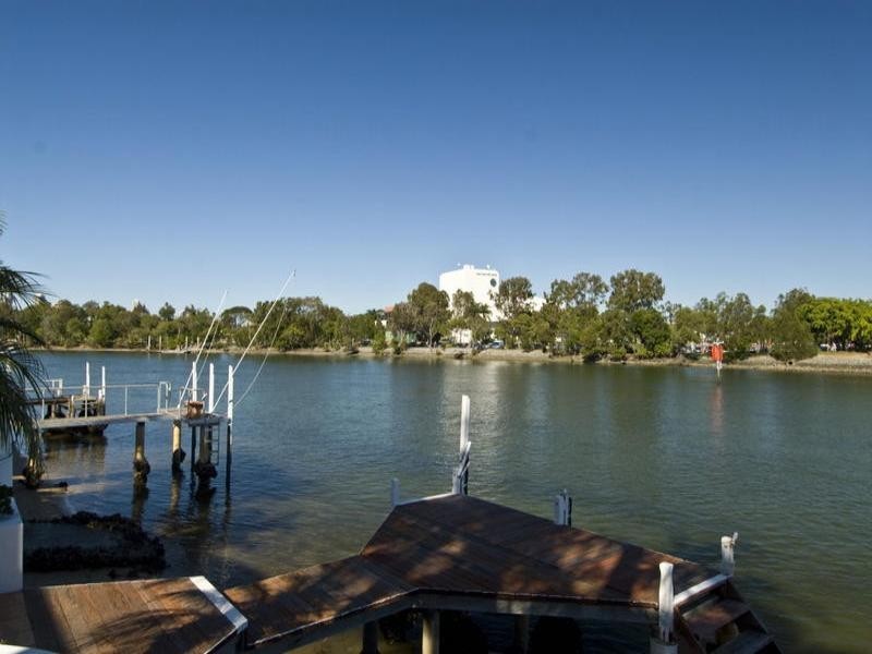 201 Stanhill Drive, Chevron Island QLD 4217