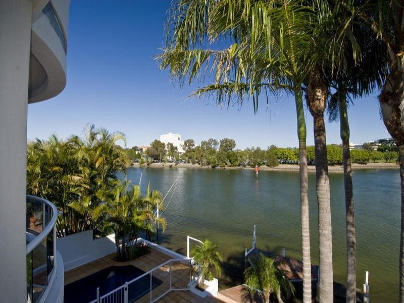 201 Stanhill Drive, Chevron Island QLD 4217