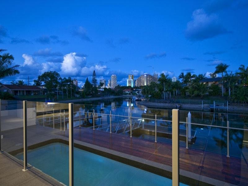 8 Maureen Court, Broadbeach Waters QLD 4218