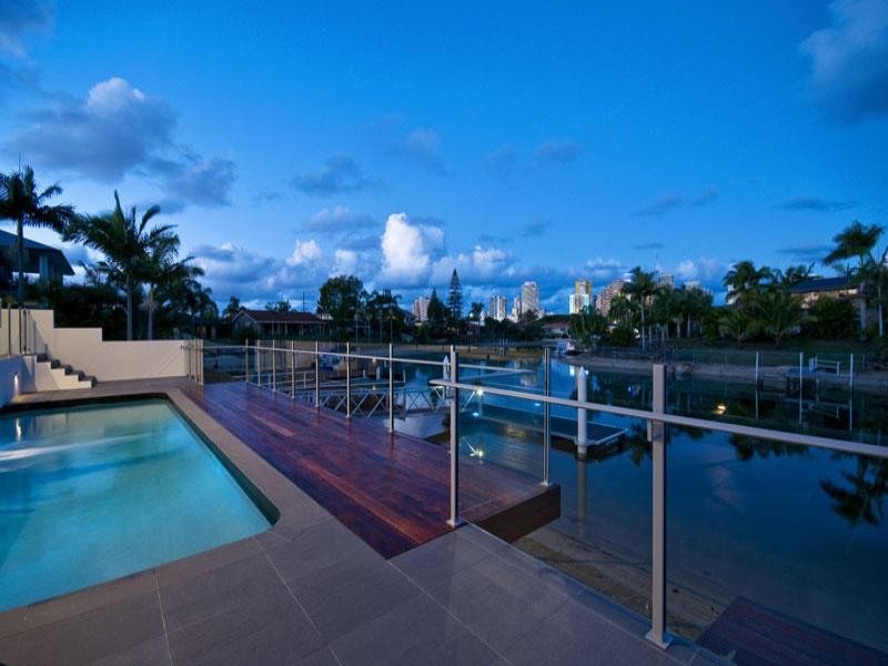 8 Maureen Court, Broadbeach Waters QLD 4218