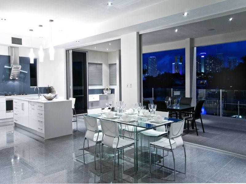 8 Maureen Court, Broadbeach Waters QLD 4218