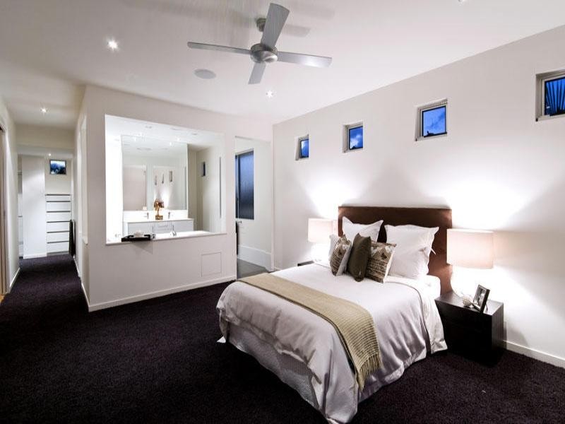 8 Maureen Court, Broadbeach Waters QLD 4218