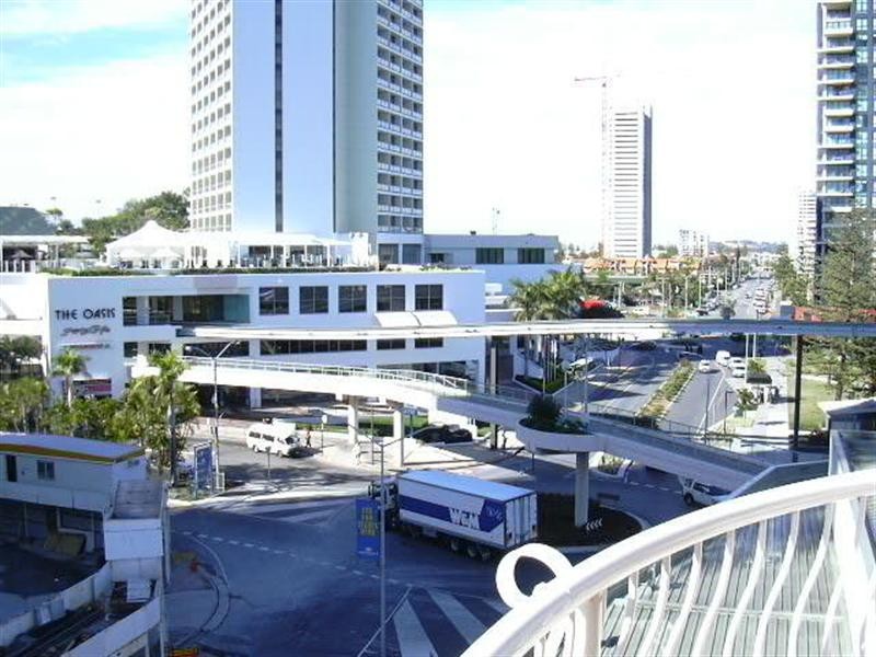 90 Surf Parade, Broadbeach QLD 4218