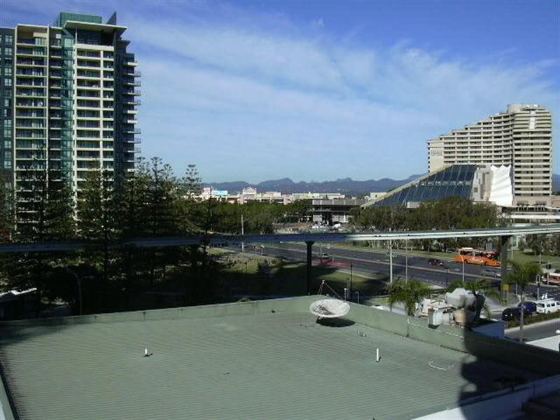 90 Surf Parade, Broadbeach QLD 4218