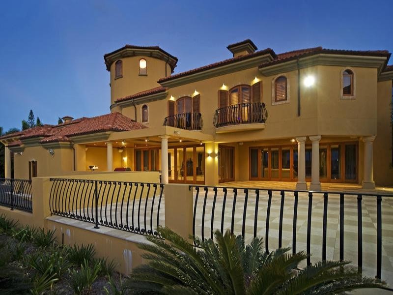 3 Sir Lancelot Close, Paradise Point QLD 4216