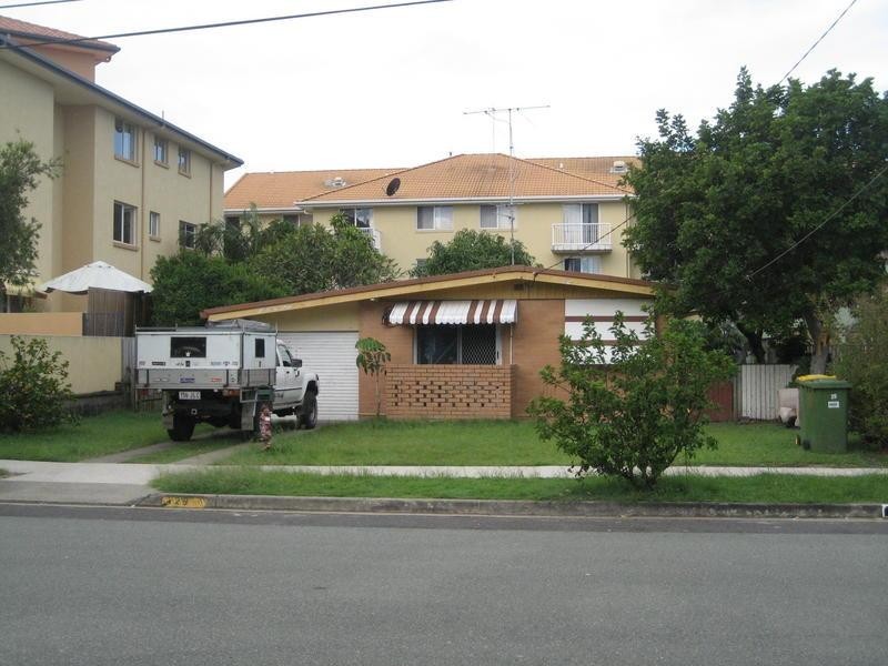 29 Mawarra Street, Chevron Island QLD 4217