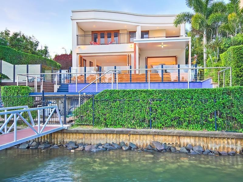 13 La Spezia Court, Isle Of Capri QLD 4217
