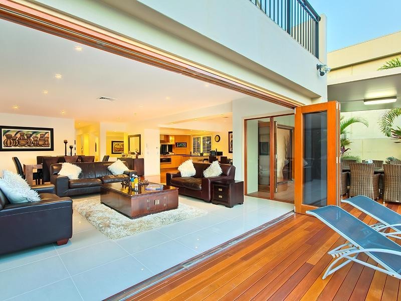 13 La Spezia Court, Isle Of Capri QLD 4217