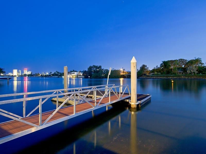 13 La Spezia Court, Isle Of Capri QLD 4217