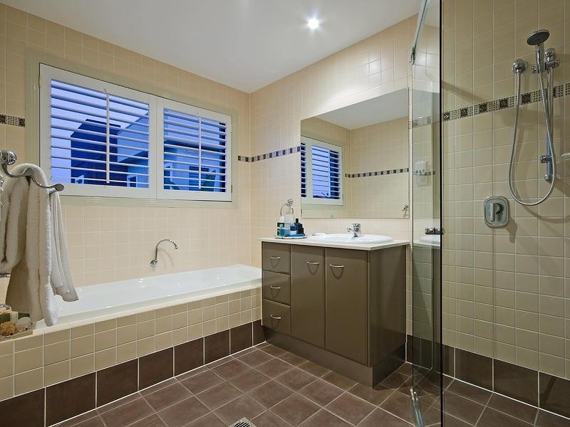 13 La Spezia Court, Isle Of Capri QLD 4217