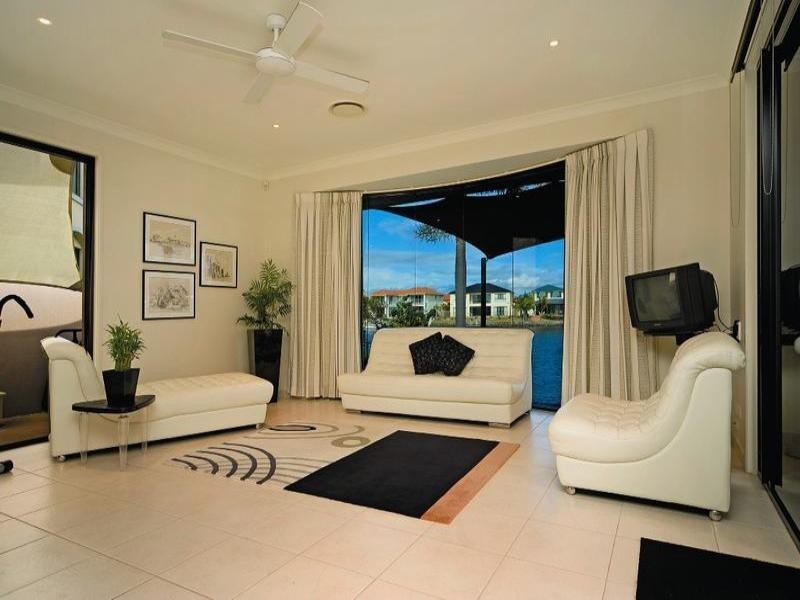 18 Champagne Boulevard, Hope Island QLD 4212