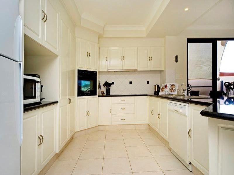 18 Champagne Boulevard, Hope Island QLD 4212