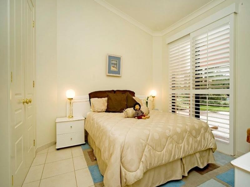 18 Champagne Boulevard, Hope Island QLD 4212