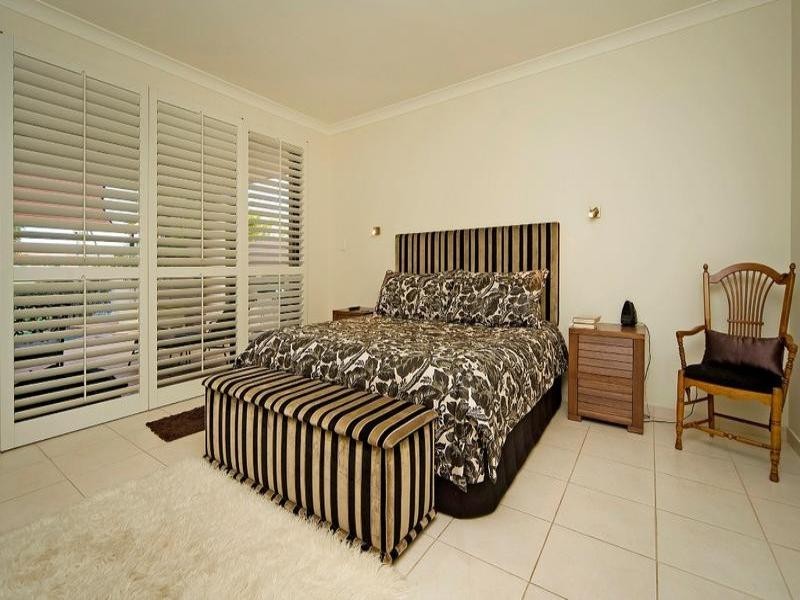 18 Champagne Boulevard, Hope Island QLD 4212