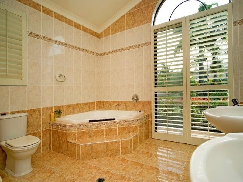 18 Champagne Boulevard, Hope Island QLD 4212