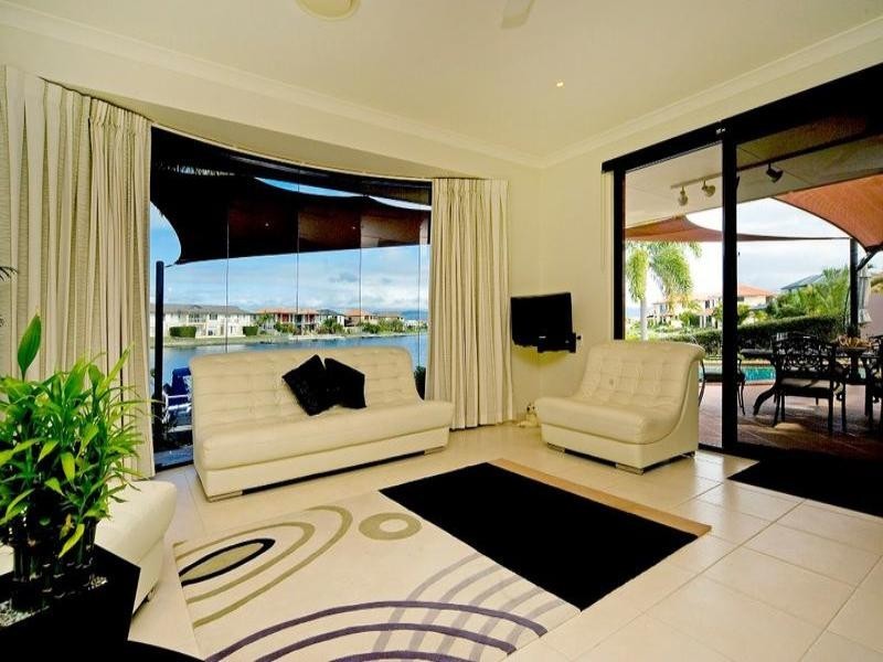 18 Champagne Boulevard, Hope Island QLD 4212