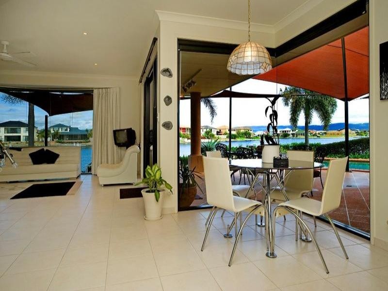 18 Champagne Boulevard, Hope Island QLD 4212