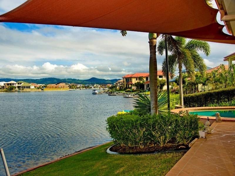 18 Champagne Boulevard, Hope Island QLD 4212