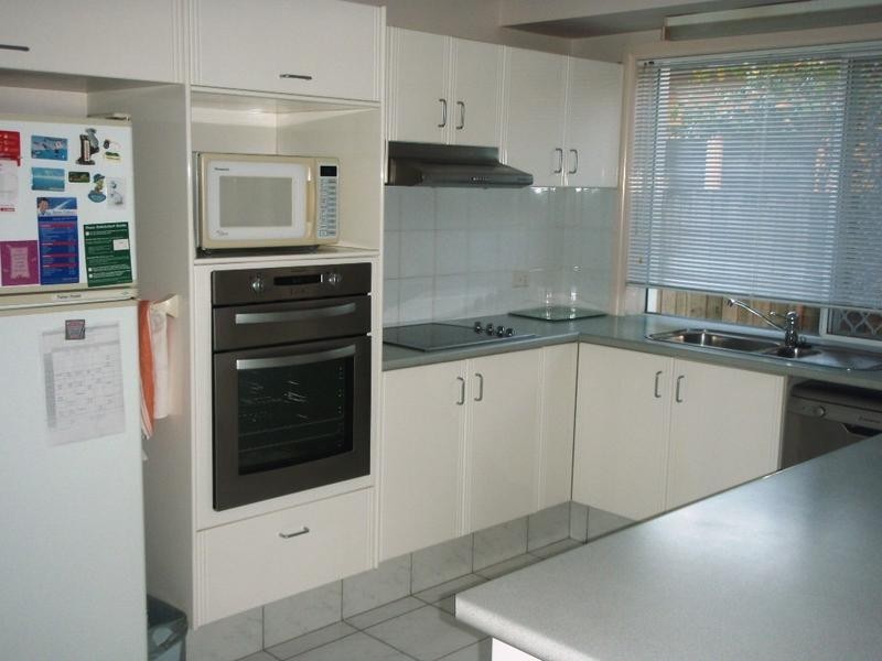 1/37 Darrambal Street, Chevron Island QLD 4217