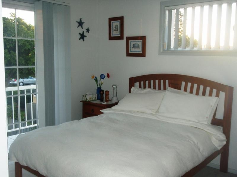 1/37 Darrambal Street, Chevron Island QLD 4217