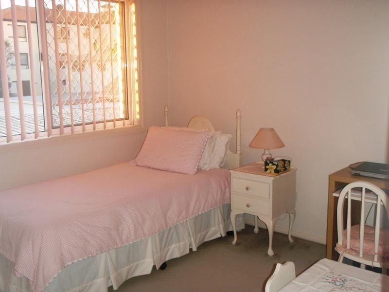 1/37 Darrambal Street, Chevron Island QLD 4217