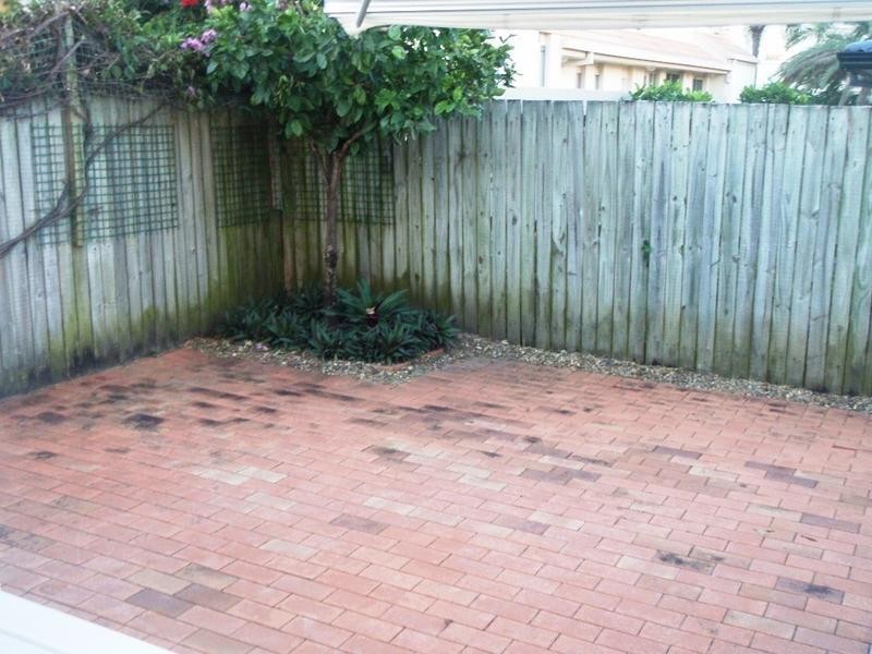 1/37 Darrambal Street, Chevron Island QLD 4217