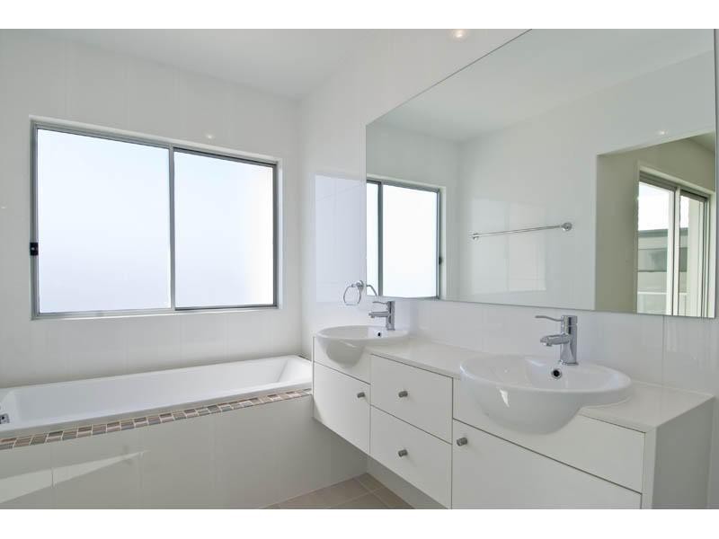 1/33 Compass Drive, Harbour Quays, Biggera Waters QLD 4216