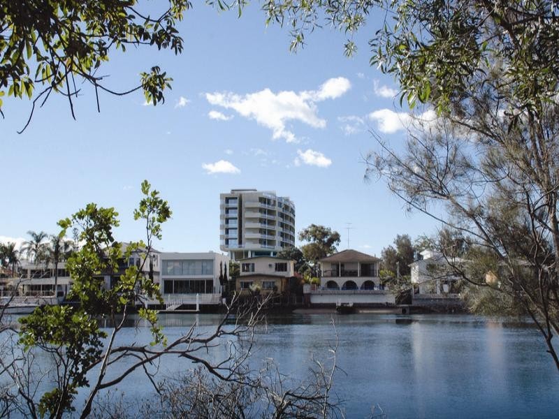 1 Mawarra Street, Chevron Island QLD 4217