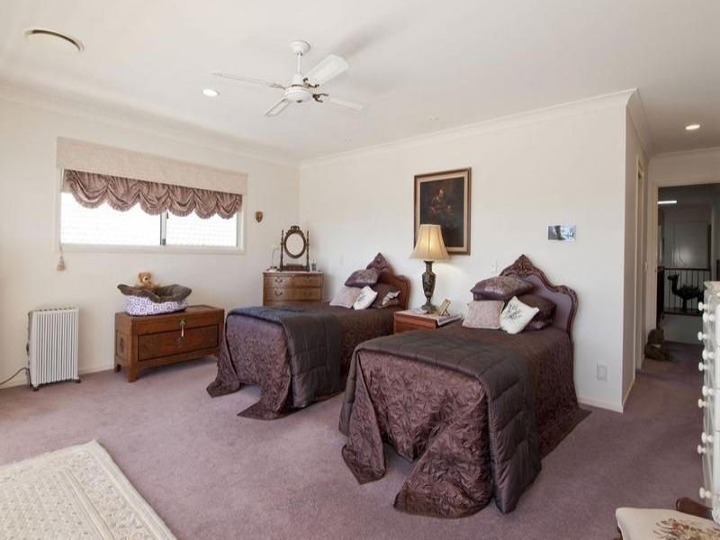 2/133 Stanhill Drive, Chevron Island QLD 4217