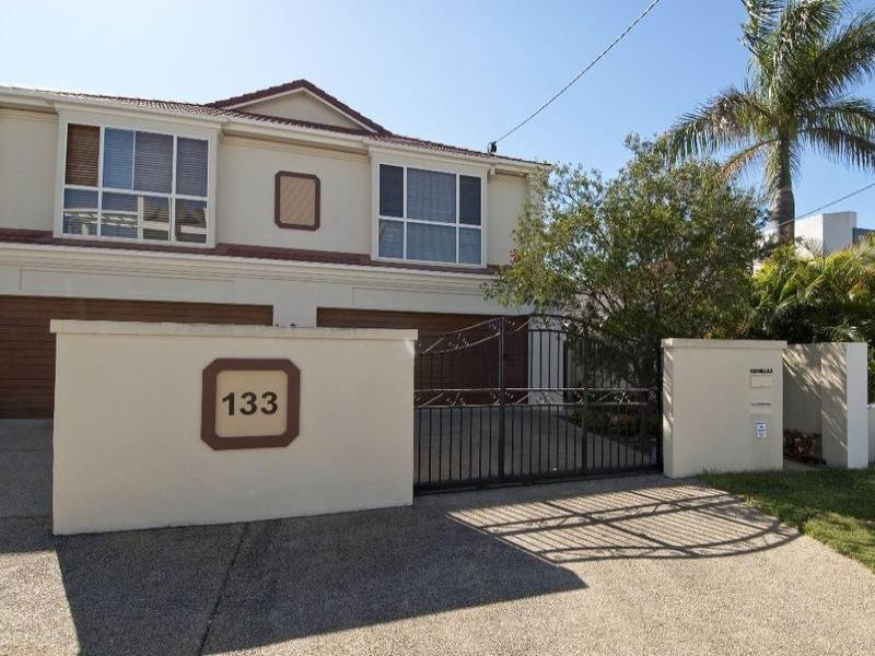 2/133 Stanhill Drive, Chevron Island QLD 4217