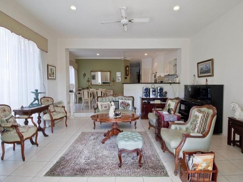 2/133 Stanhill Drive, Chevron Island QLD 4217