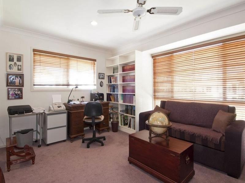 2/133 Stanhill Drive, Chevron Island QLD 4217