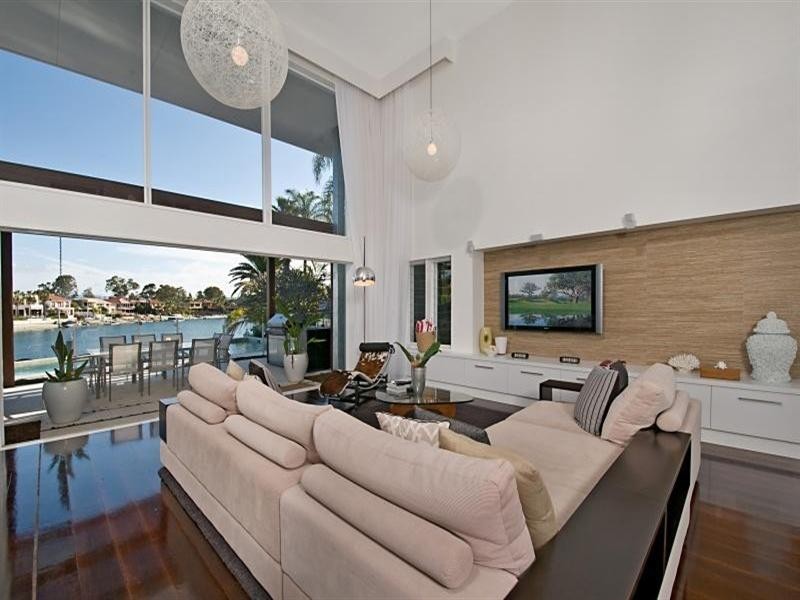 32 Naples Avenue, Isle Of Capri QLD 4217