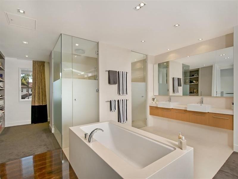 32 Naples Avenue, Isle Of Capri QLD 4217