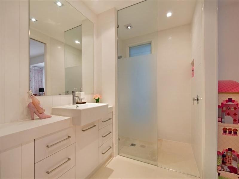 32 Naples Avenue, Isle Of Capri QLD 4217