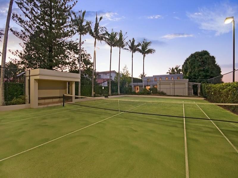 Broadbeach Waters QLD 4218