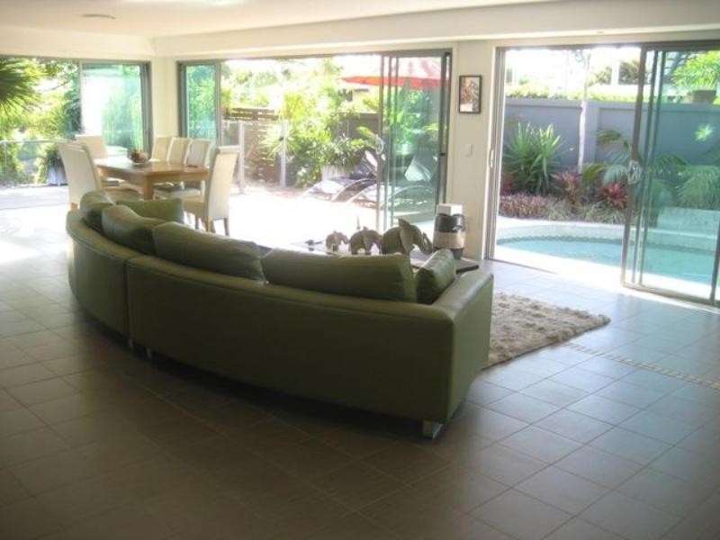 16 Caithness Court, Sorrento QLD 4217