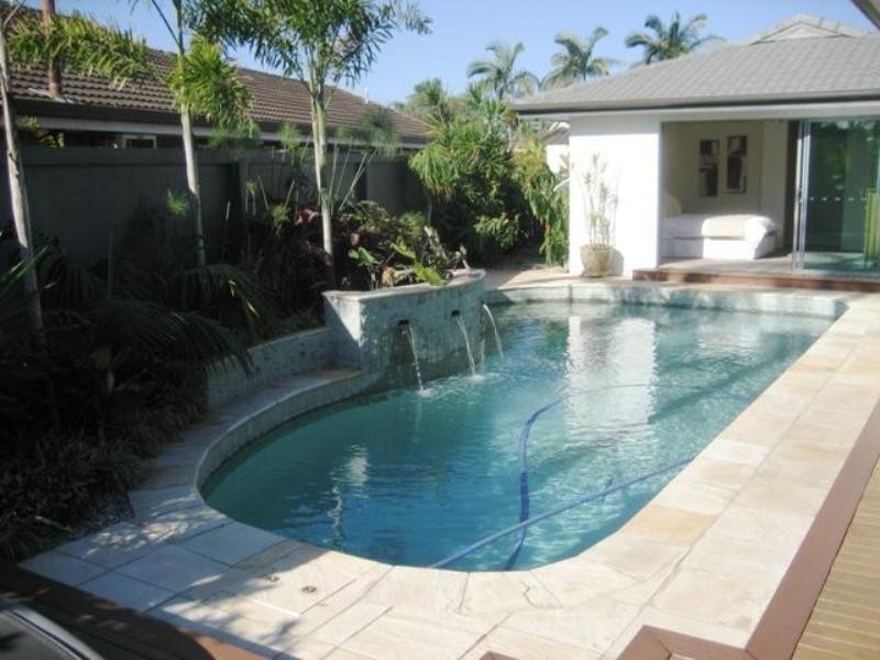 16 Caithness Court, Sorrento QLD 4217