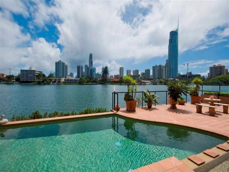 19 Naples Avenue, Isle Of Capri QLD 4217