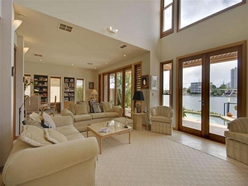 19 Naples Avenue, Isle Of Capri QLD 4217