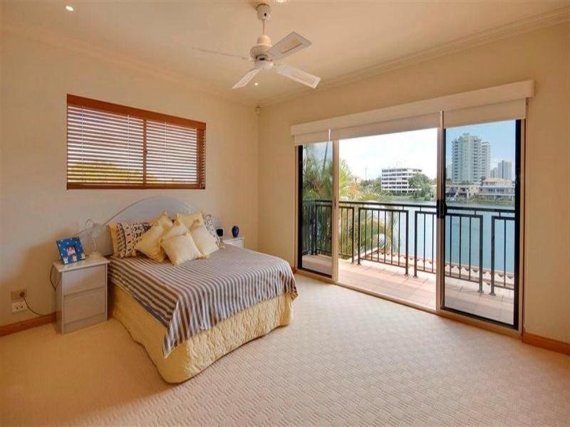 19 Naples Avenue, Isle Of Capri QLD 4217